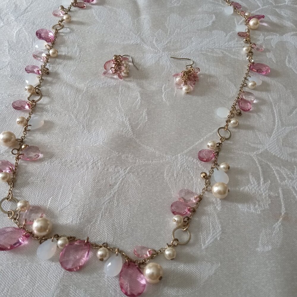 Brook's Brothers 346 pink and pearl long necklace with matching earrings
